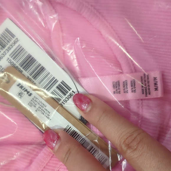 1. NWT SKIMS SOFT LOUNGE RIB SLEEVELESS DRESS IN COTTON CANDY - Picture 8 of 8